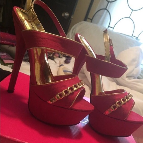 Shoe dazzle Heels