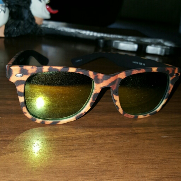 Leopard wayfarers