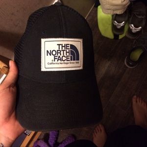 Snap back north face hat