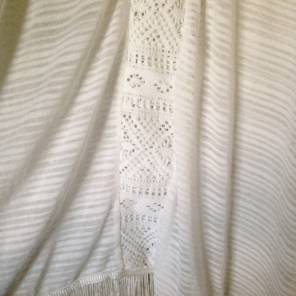 Rue21 Sweaters - 🌴White Vneck hood fringe top loose fit swim cover Rue21 Sweaters - 🌴White Vneck hood fringe top loose fit swim cover