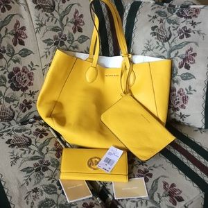 Purse with wallet