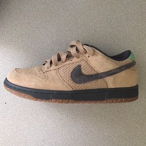 Boy's Nike Dunks Size 6.5