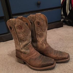 Men's size 9.5 Ariat boots from Cavender's