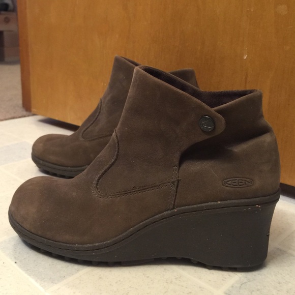 Keen Akita wedge bootie