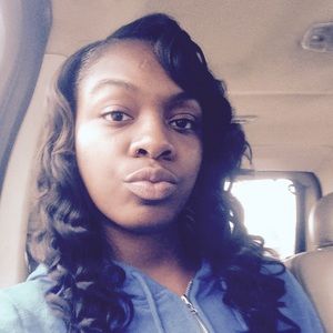 Meet your Posher, Janeva