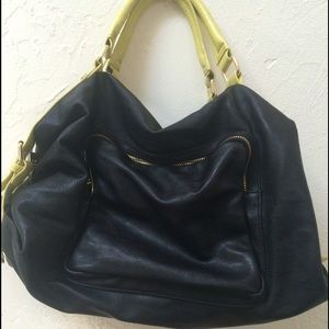 Black Steve Madden bag w/ removable shoulder strap