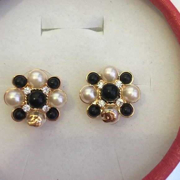 Stunning fashion earrings