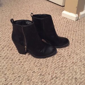 Black heel boots