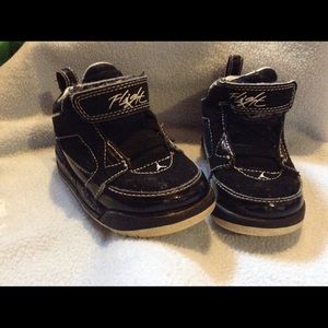 Flight Infant Boys Size Five Tennis Shoe