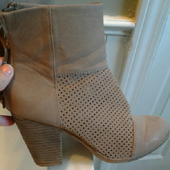 Tan heeled boots