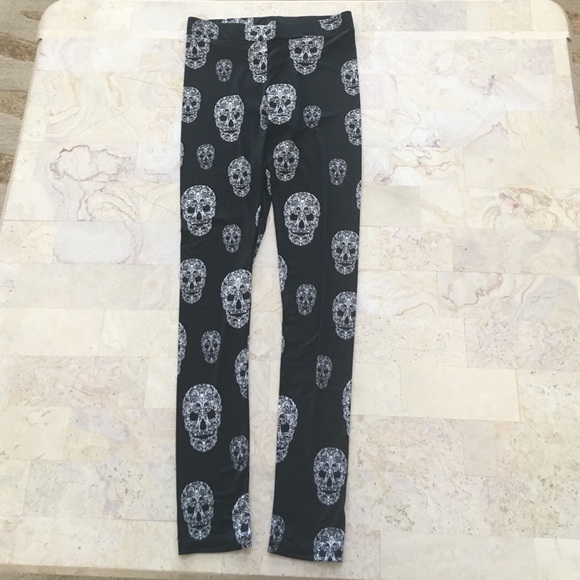 H&M skull print leggings. NEVER WORN. US 6