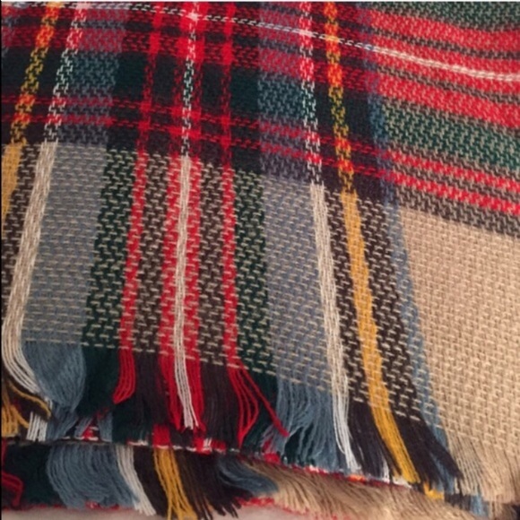 Soft Blanket Scarf tan/red/green - Picture 2 of 4