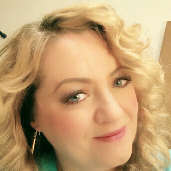 Meet your Posher, Tammy - Picture 2 of 3