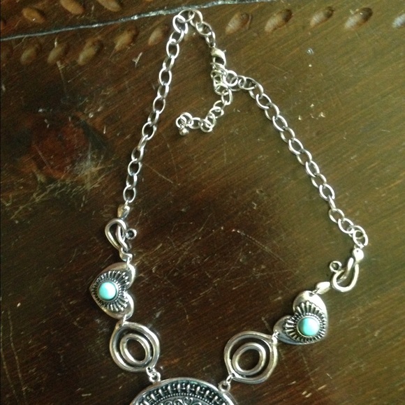 Faux turquoise silver statement bib necklace, turquoise earrings, turquoise set - Picture 3 of 5