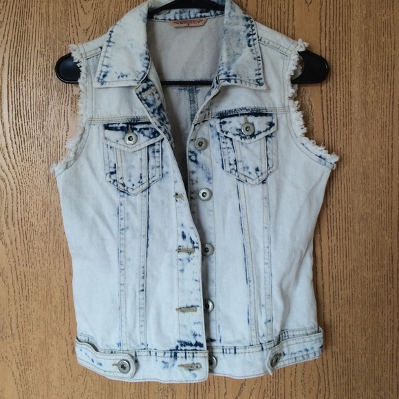 Jean Vest - Picture 1 of 3