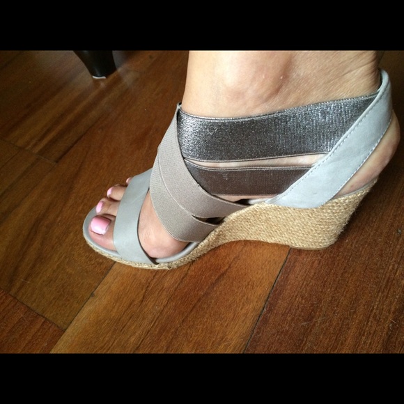 Elie Tahari wedges