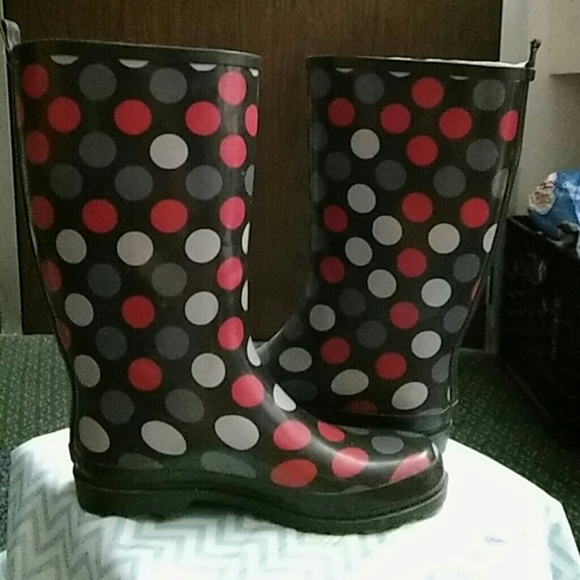 Polka-dot rain boots
