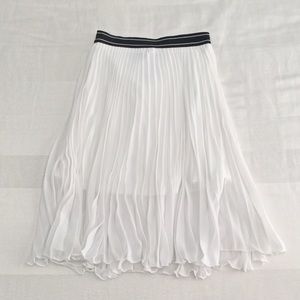 Brand New! Topshop Chiffon Pleated Skirt