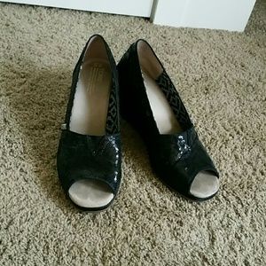 Black sequin TOM wedges