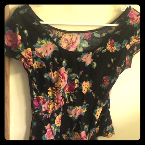 FLORAL TOP