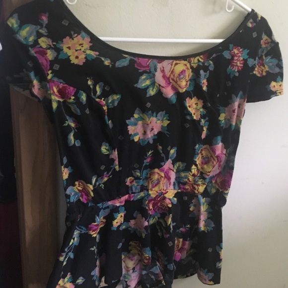 FLORAL TOP - Picture 2 of 2
