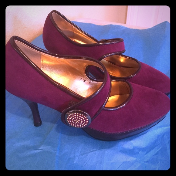 Midnight Velvet Shoes - Purple Sueded pumps. Super cute 😍