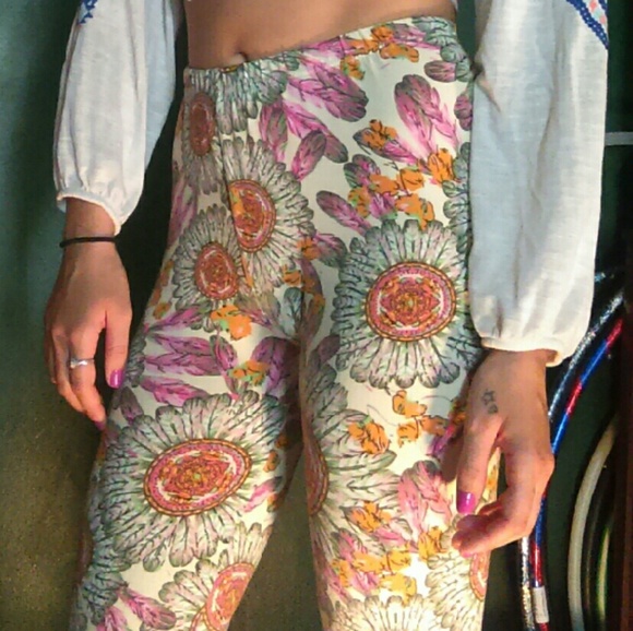 Cream Colored Sunflower Leggings Soft size M