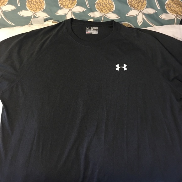 Black under armour work out shirt