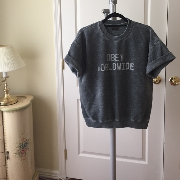 Obey short sleeve sweatshirt