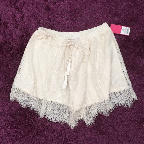 Cute lace shorts