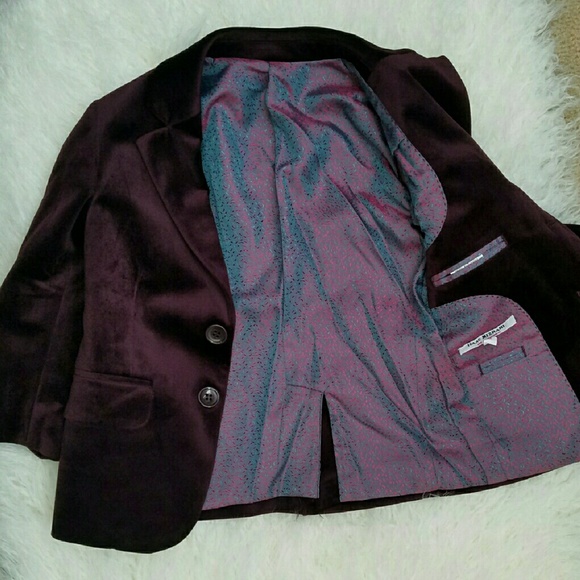 **PRICE DROP!**  Burgundy Velvet Blazer - Picture 3 of 4