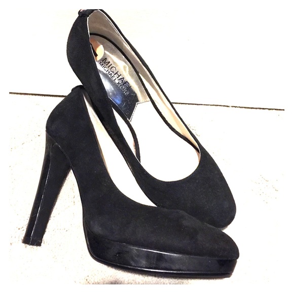 Michael Kors black suede pump