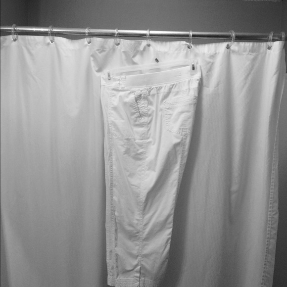 Chico white capris size 2.5 reg size 14-16.