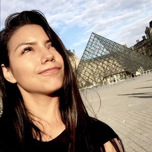 Meet your Posher, Elizabeth