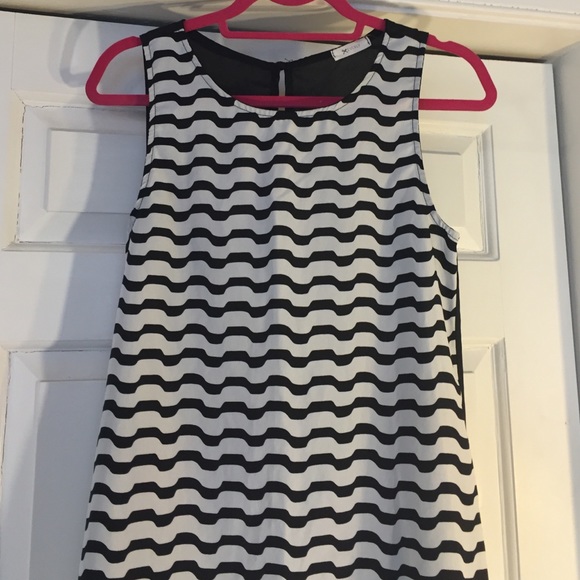 EVERLY BLOUSE. Size small. Excellent condition