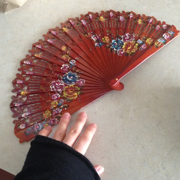 Price Slash: Authentic Spanish Abanico (Fan) ❤🔥💃 - Picture 2 of 3