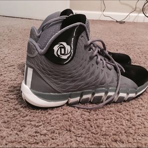 Derrick Rose basketball shoes- Still in box