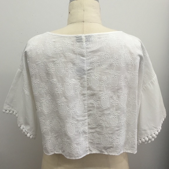 TOPSHOP Embroidered Crop Top - Picture 2 of 4
