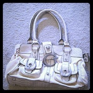 Cream colored Guess purse 👛