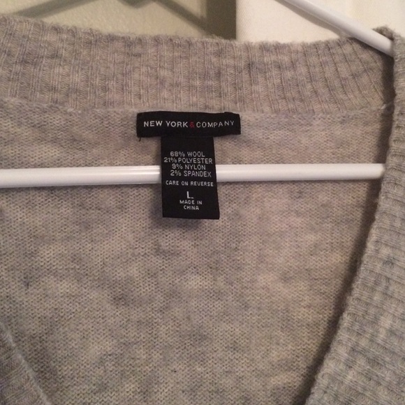 Great basic gray sweater - Picture 2 of 4