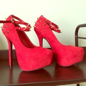 Red pumps