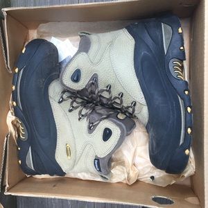 Columbia bugabootoo size 8 won only a couple of tm