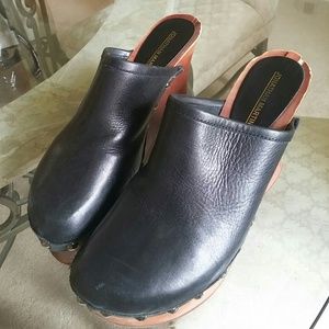 Johnny Martin clogs size 8