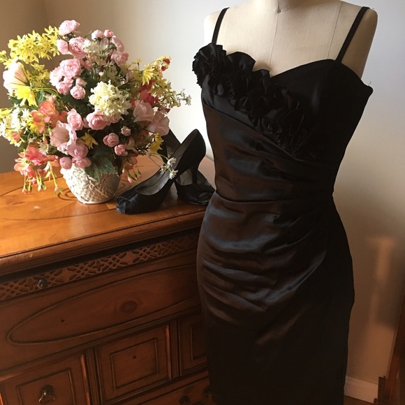 WHBM Ruffle Cocktail dress - Picture 2 of 4