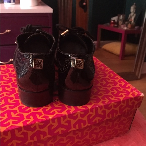 Tory Burch oxfords. - Picture 3 of 4