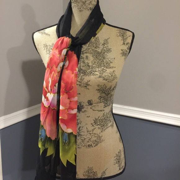 Beautiful Floral Scarf!