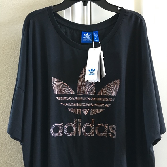 Adidas Tops - Adidas tee