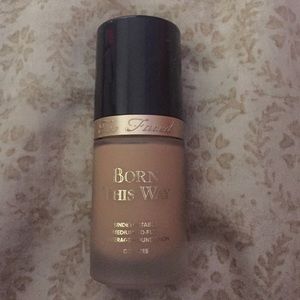 Born this way foundation (natural beige)
