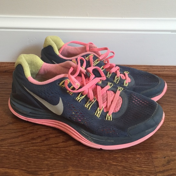 Nike sneakers - make offers! 💕