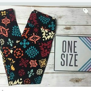 One size Lularoe leggings.